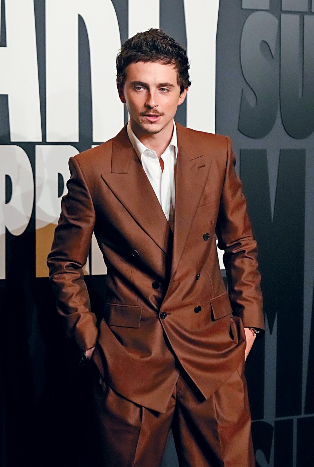 添麥菲周二在巴黎宣傳新片，據指當地的快閃店和平得多。