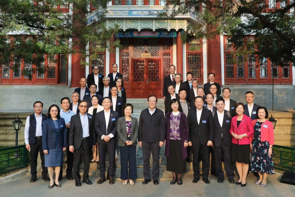 ​ Edit media  教育局局长蔡若莲率领香港高等院校代表团继续访问北京。  ​