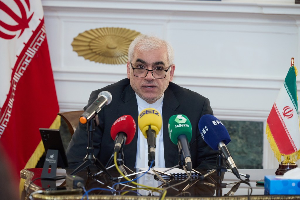 伊朗驻西班牙大使雷扎·扎比布警告称，伊朗「如有必要，将攻击欧洲境内的美军基地」。路透社