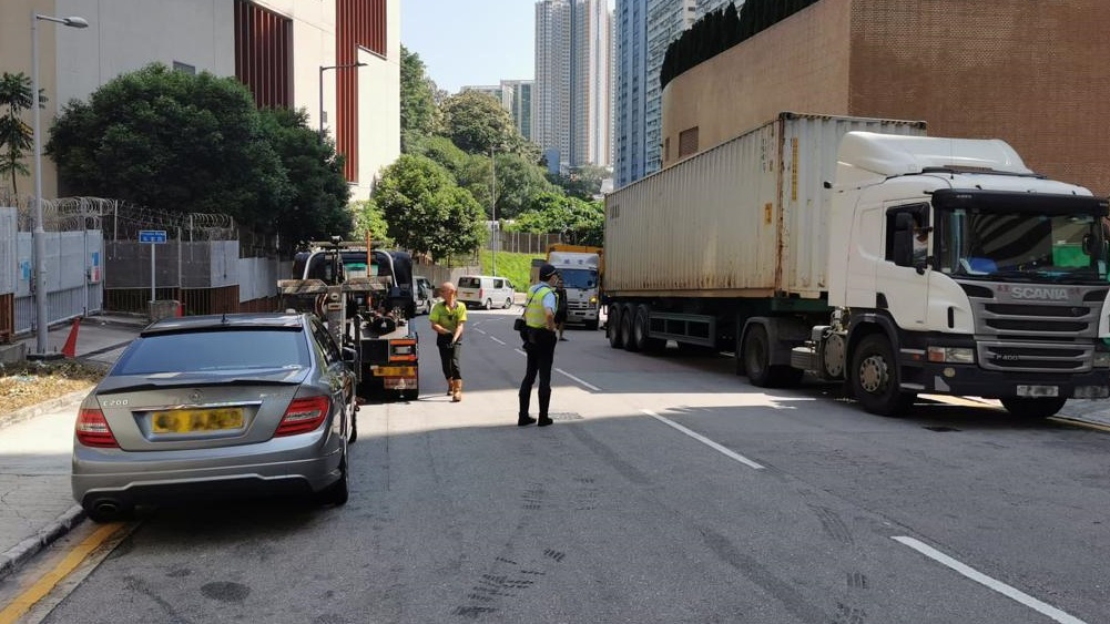 葵青針對工廠區違泊兩日內發883張牛肉乾 拖走4車。