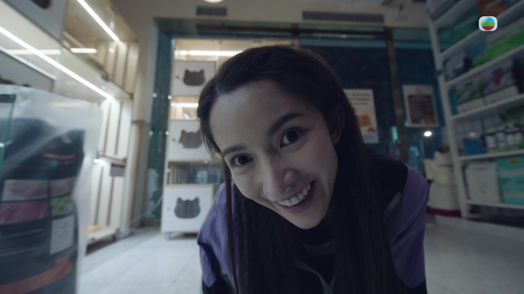 加埋魔性十足的傻笑。