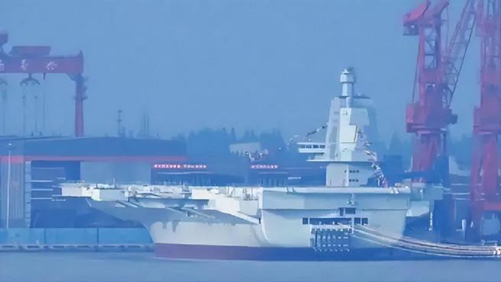 首艘電磁彈射型航母福建艦即將啟動首次海試。