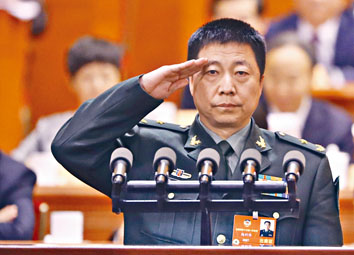 ■中国升空第一人杨利伟。