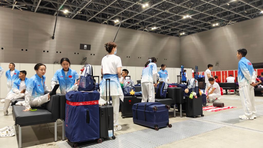 名古屋亞運安排失當,出現系統故障無車接送,多國健兒受困機場。新華網 名古屋亞運安排失當,出現系統故障無車接送,多國健兒受困機場。新華網