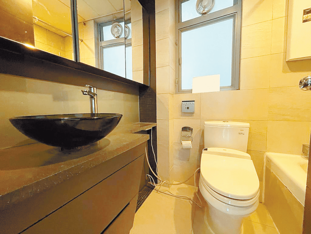 浴室设有对流窗，可避免潮湿状况。