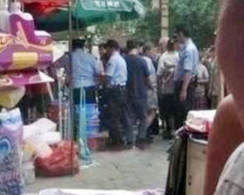 心碎的母親留下遺書，從5樓陽台跳下輕生。網圖