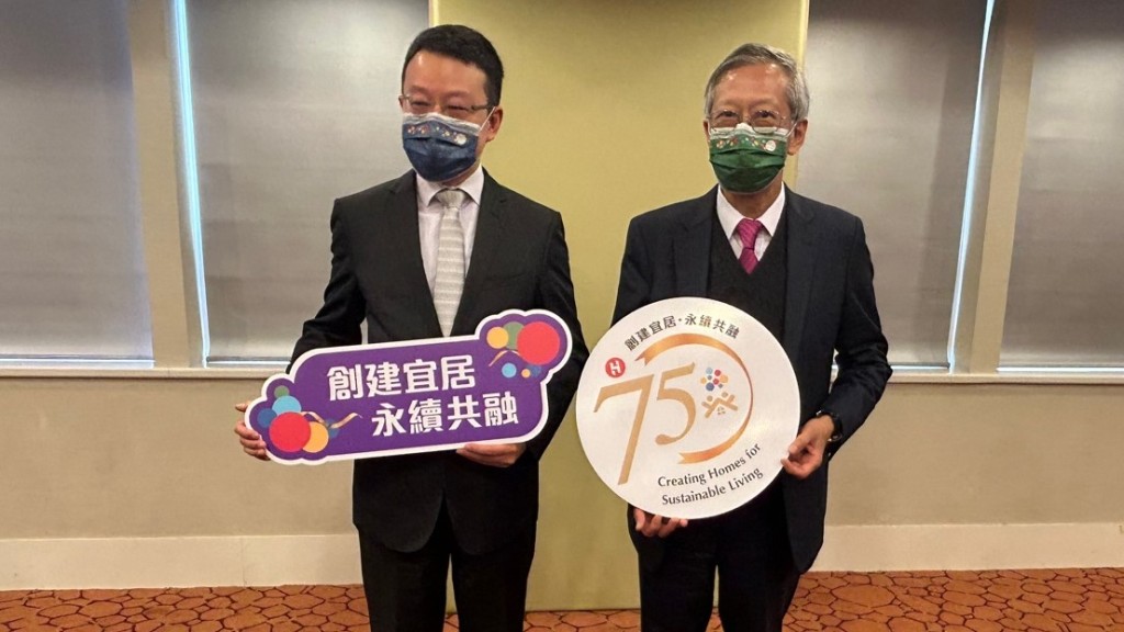 房協主席陳家樂（右）及房協行政總裁陳欽勉介紹房協新動向。朱慧恩 攝