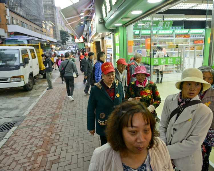 現時在紅磡、土瓜灣及九龍城一帶，有逾40間專門接待內地團的登記店鋪。