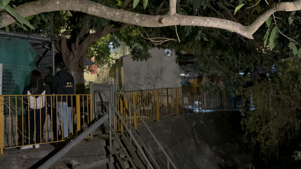 一名男子被發現倒斃井頭中村一單位內，頭部有傷。曾志恒攝