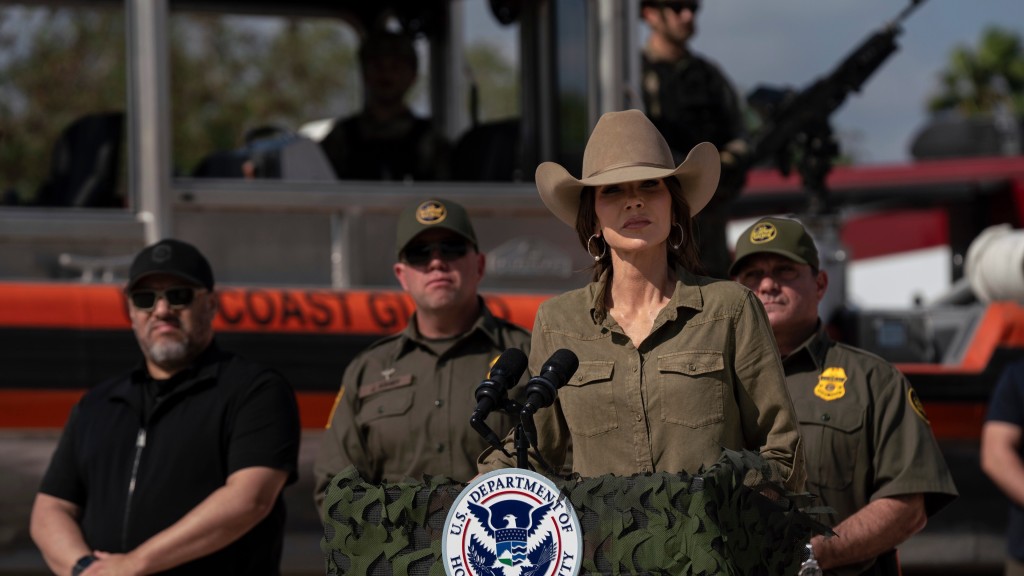  美國國土安全部（DHS）部長諾姆（Kristi Noem）視察德州邊境。 美聯社