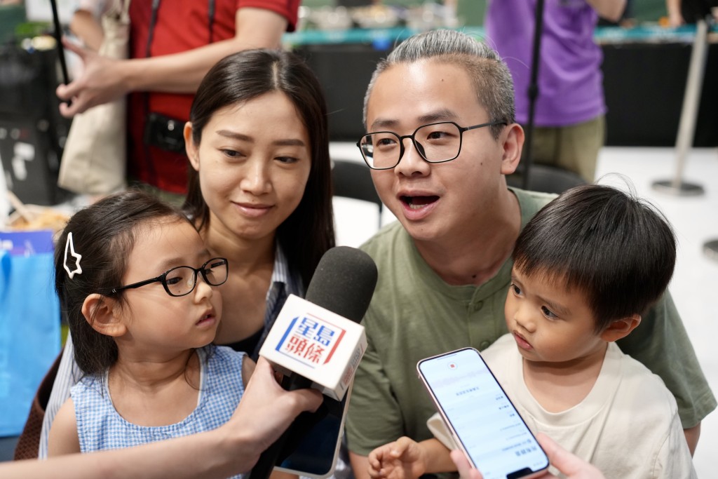 郭氏一家刚看完江旻憓比赛，表示比赛刚开始时十分紧张。