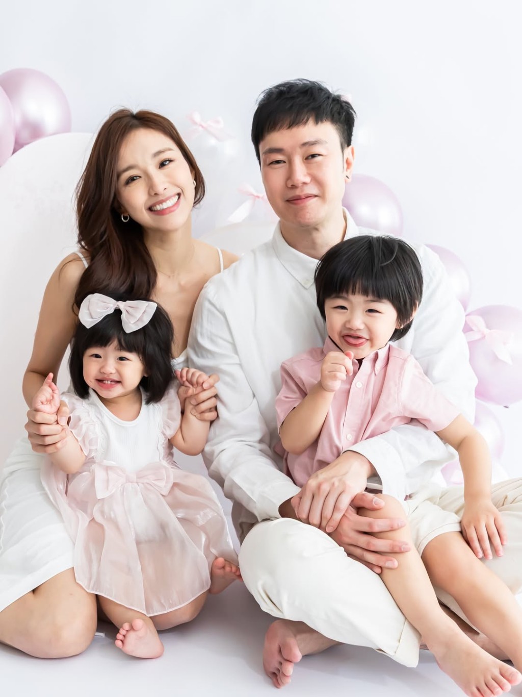 曾淑雅一家四口溫馨同框,為幼女Serafina慶祝一歲生日。 曾淑雅一家四口溫馨同框,為幼女Serafina慶祝一歲生日。