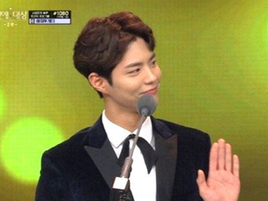 寶劍一貫善良跟惠利打招呼。