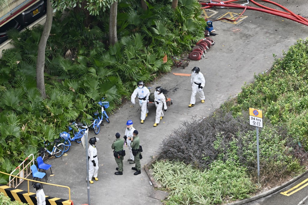 消息稱,DVIU人員於宏盛閣發現遺體。劉駿軒攝 消息稱,DVIU人員於宏盛閣發現遺體。劉駿軒攝