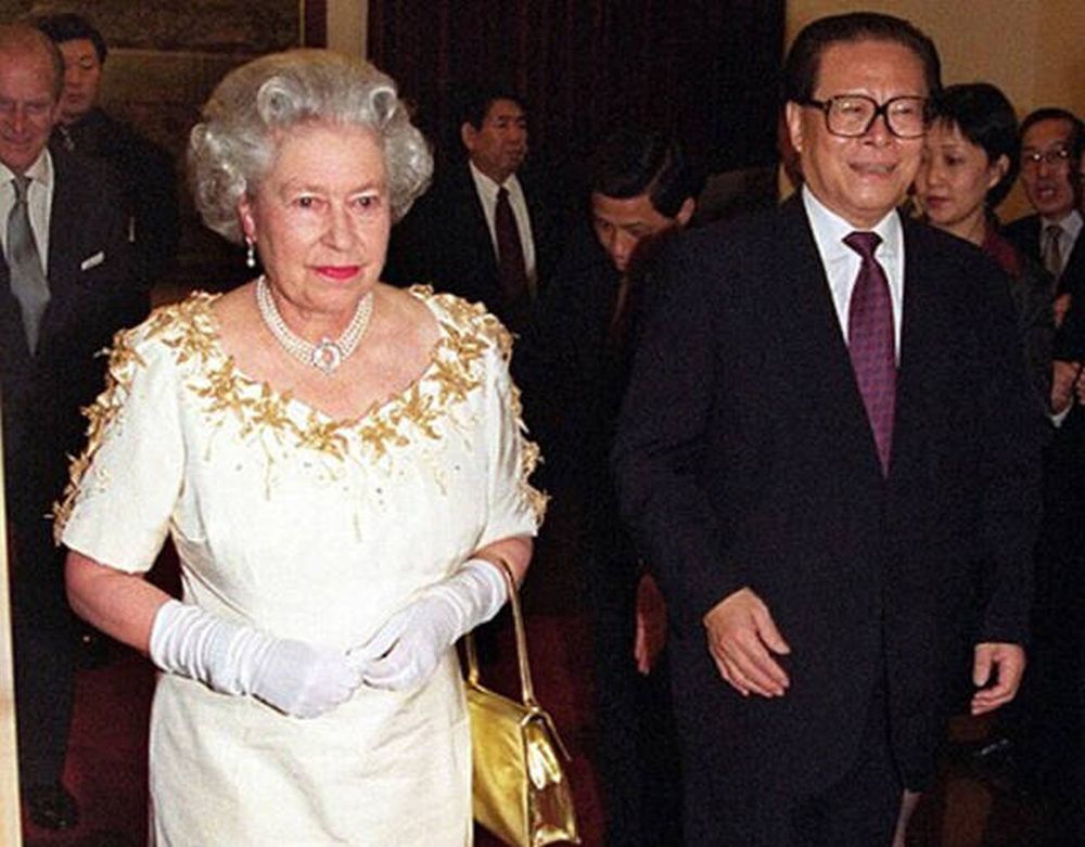 1999年10月，英女皇欢迎到访的时任中国国家主席江泽民。