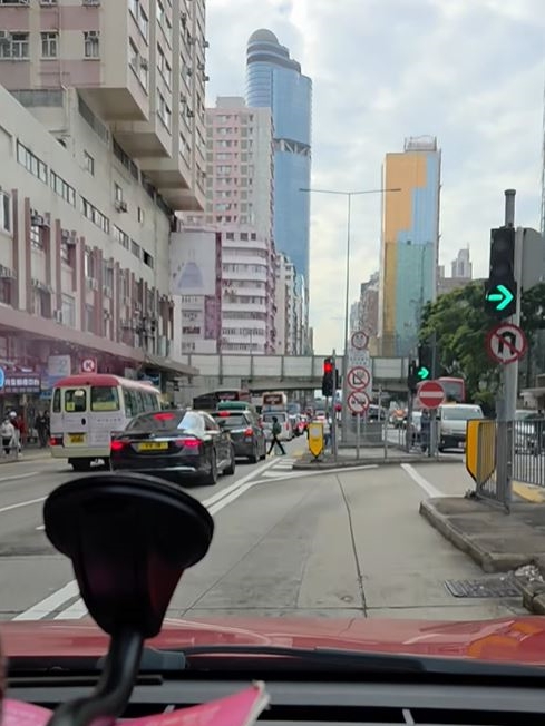 司機為伯伯在何文田一帶四處尋家。