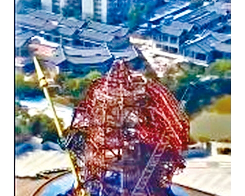 荊州關公像拆剩主體鋼架和大刀。