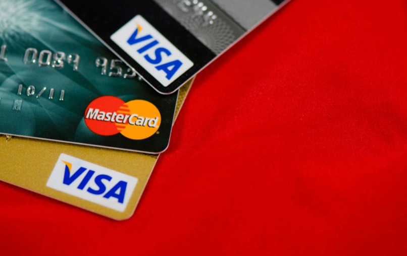 盜賊嘗試使用另一張卡付款卻無法輸入正確密碼,一度引起收銀員懷疑。JAlamy示意圖 盜賊嘗試使用另一張卡付款卻無法輸入正確密碼,一度引起收銀員懷疑。JAlamy示意圖