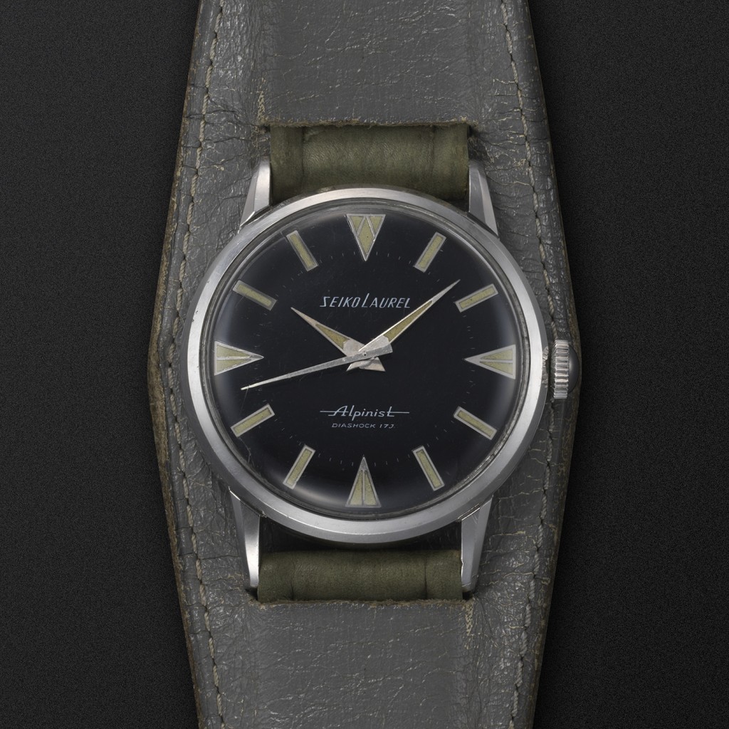1959年的原版SEIKO Laurel Alpinist腕錶,可見在6點位置刻度上方的「Alpinist」標誌字樣。 1959年的原版SEIKO Laurel Alpinist腕錶,可見在6點位置刻度上方的「Alpinist」標誌字樣。