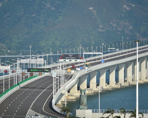 有報道指，港珠澳大橋將於下周一（22日）舉行通車儀式。