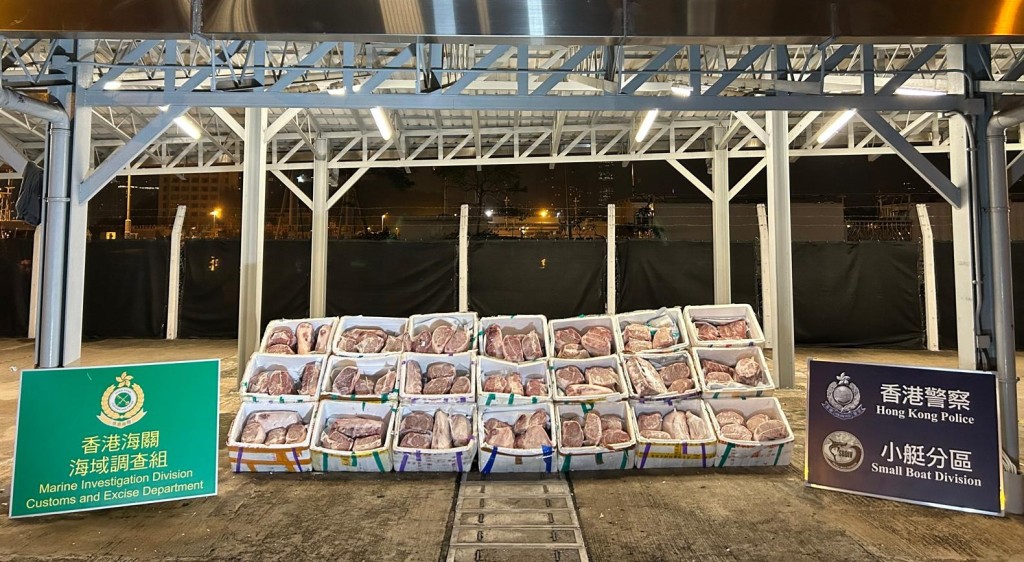 行動中檢獲21箱共約560公斤的懷疑走私急凍和牛。