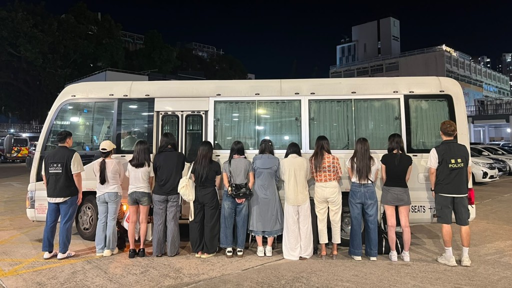 跨部門元朗打擊非法賣淫 拘捕22內地女 年紀最大54歲。警方提供