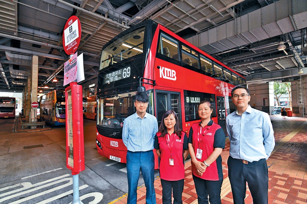  (左起) 麥成邦、張瑜、蔡碧貞和楊耀偉介紹全港首條女車長專線。  