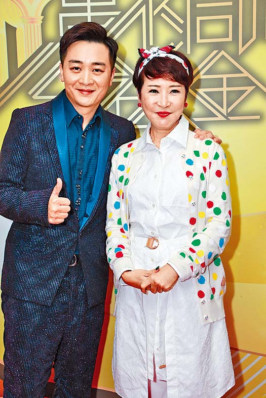 譚輝智爆與拉姑食飯大多講「仔女經」。