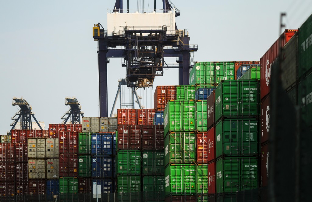 十一月份本港整體出口和進口貨值均錄得按年升幅。