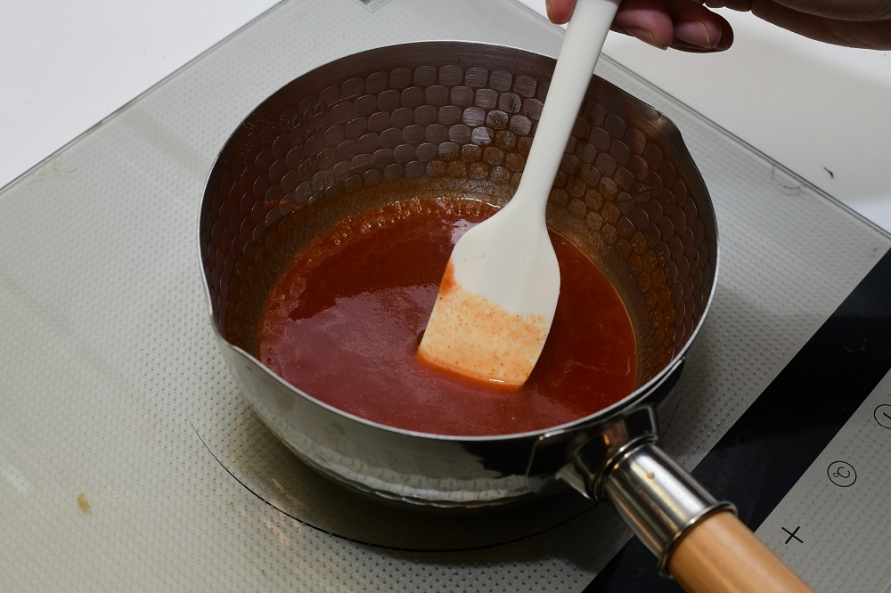 不要用大火煮醬汁，以免黏鍋底。