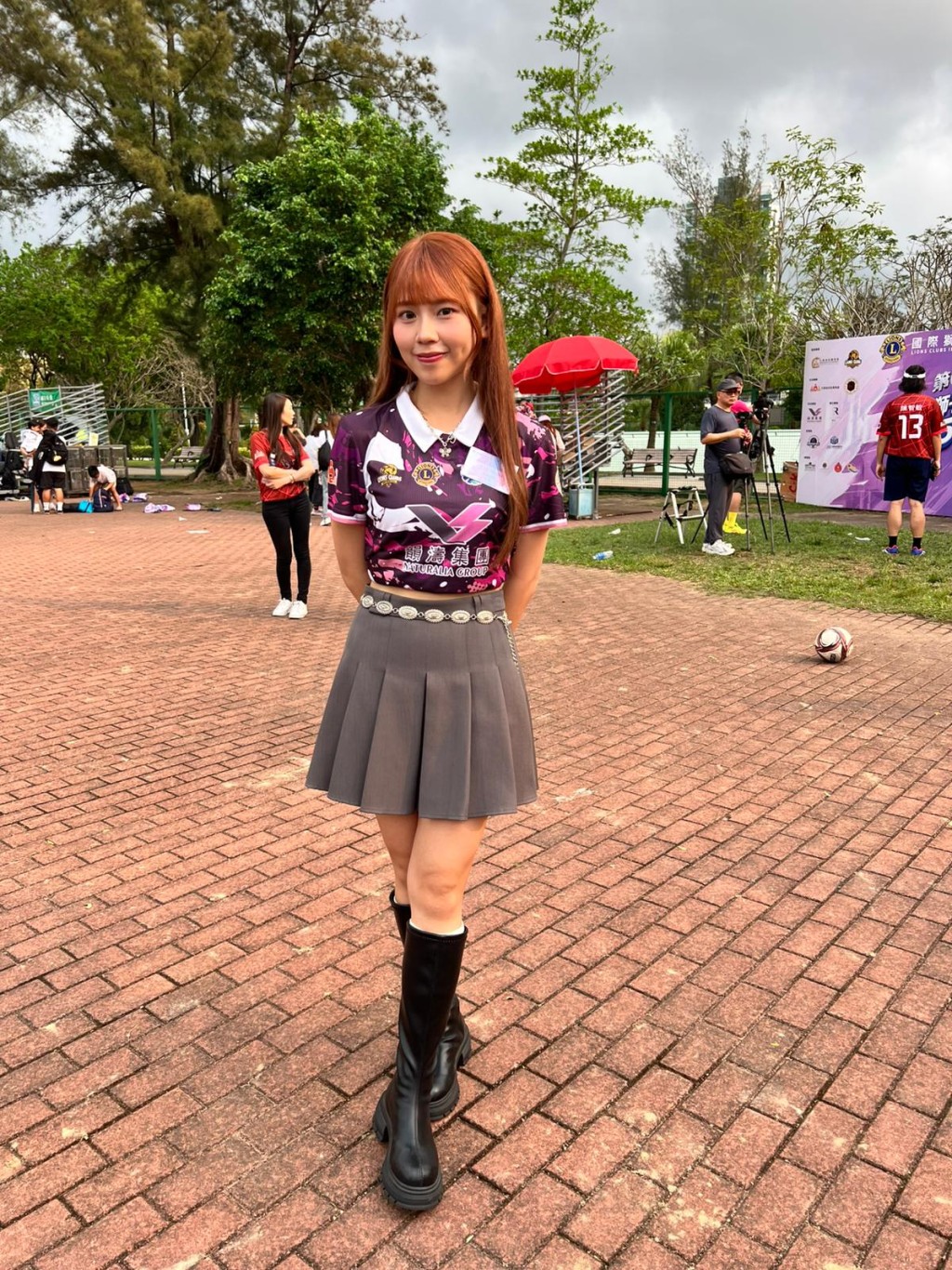 吳梓清身兼歌手及ViuTV節目《足球女將2》的螢花女子足球隊成員。