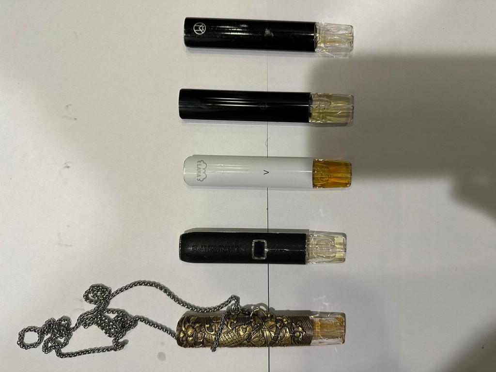 依托咪酯以電子煙的方式吸食。 依托咪酯以電子煙的方式吸食。