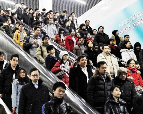 內地修改個人所得稅法起徵點調至5000元人民幣。新華社圖片