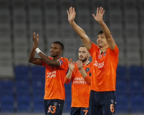 巴沙克舒希2:1曼聯。AP