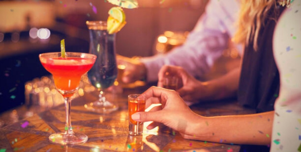 日本名古屋一名44歲男子於三年前在食肆內,為求性侵而瘋狂灌飲一名25歲年輕女子32杯龍舌蘭酒,導致對方急性酒精中毒,最終因腦缺氧不幸身亡。Alamy 示意圖 日本名古屋一名44歲男子於三年前在食肆內,為求性侵而瘋狂灌飲一名25歲年輕女子32杯龍舌蘭酒,導致對方急性酒精中毒,最終因腦缺氧不幸身亡。Alamy 示意圖