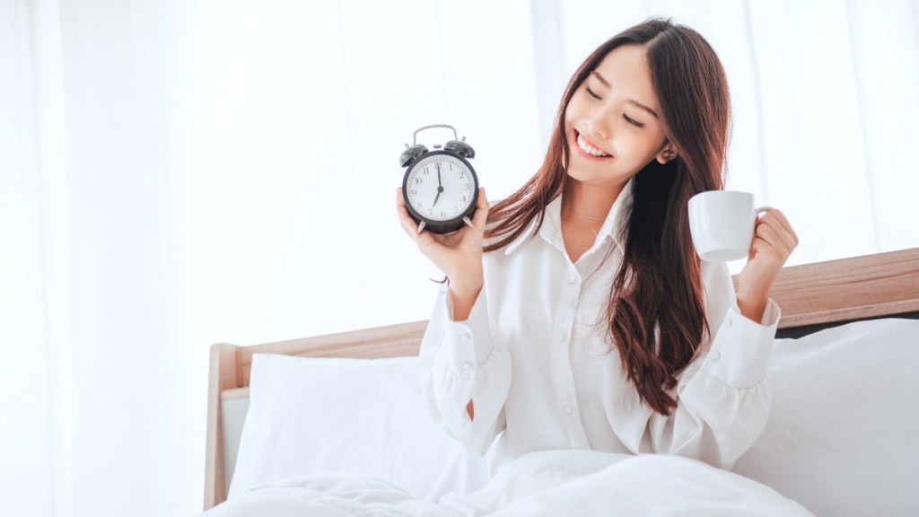 早上起床第一杯水如何饮？饮错易伤肠胃兼血压高 清水/柠水/蜜糖水哪种更好？