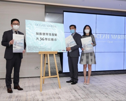 OCEAN MARINI加推，折實每呎1.68萬。圖右二為會德豐黃光耀、右一為陳惠慈、左一為楊偉銘