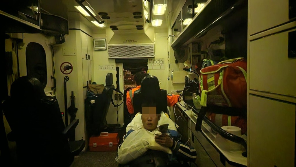 29歲男子受傷，由救護車送院。黎志偉攝