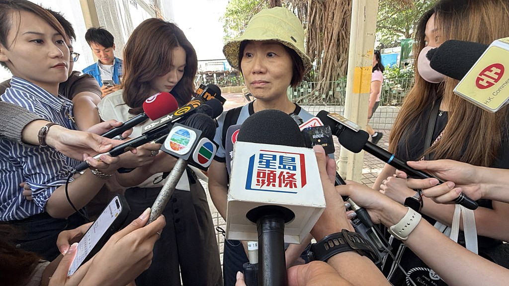 黃太指其單位燒毀情況並不嚴重。梁國峰攝 黃太指其單位燒毀情況並不嚴重。梁國峰攝