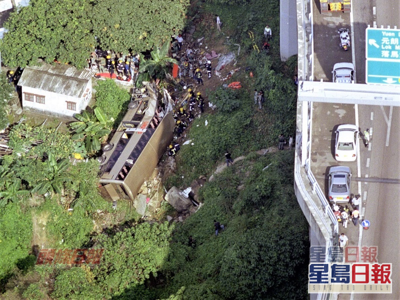 03年巴士直堕汀九山坡车祸，酿成21死20伤。(资料图片)