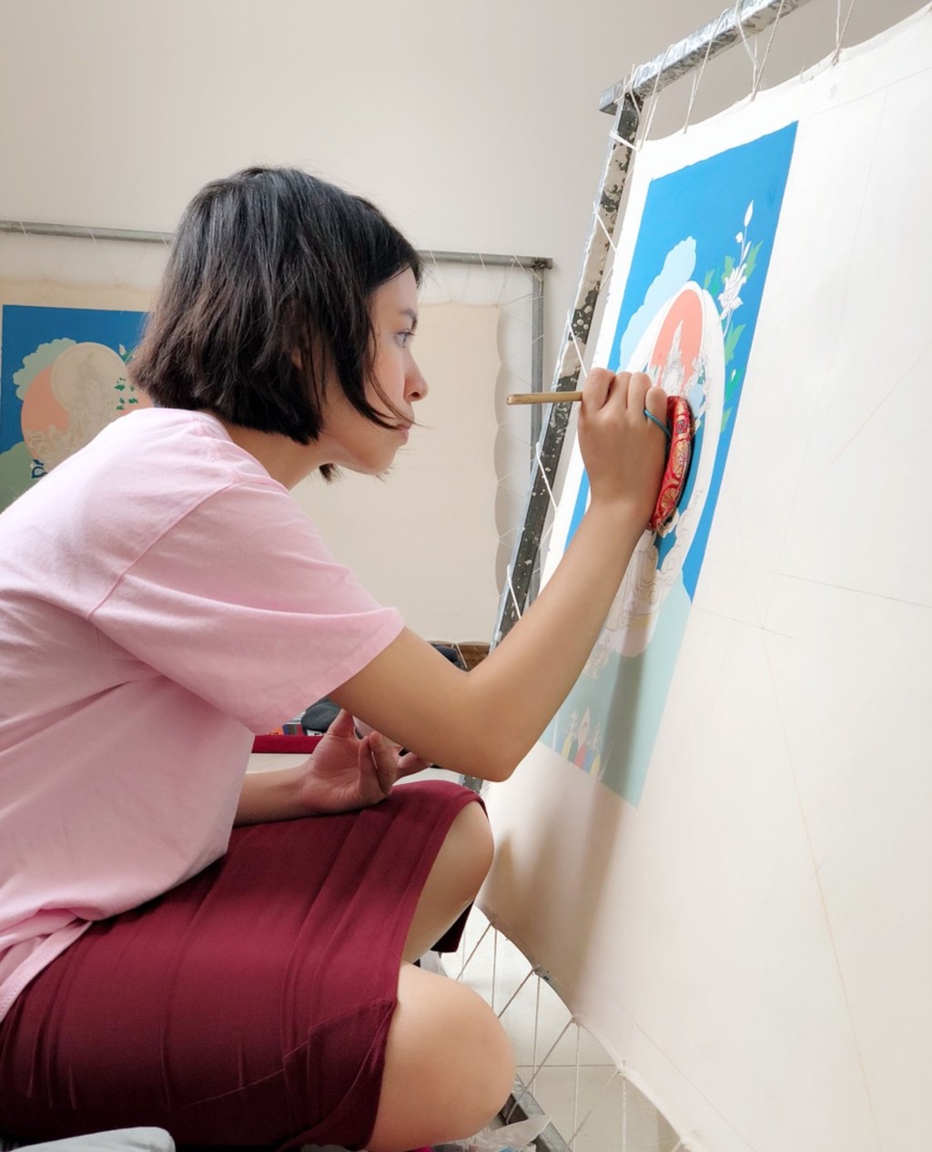 Fatina曾到中国西宁地区学习画唐卡，在画法上得到不少启发。