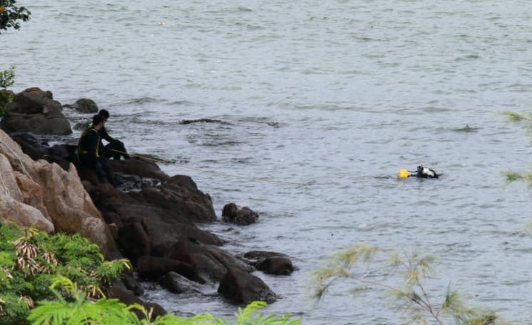 消防蛙人亦落水进行搜救。资料图片