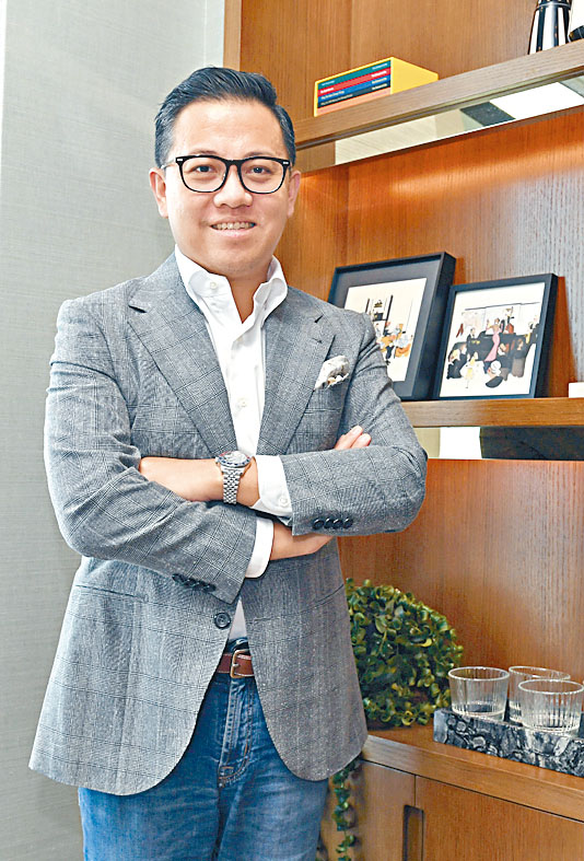 香港中小型企業聯合會副會長溫佩麟建議,外來專才在港置業毋須繳交額外印花稅。