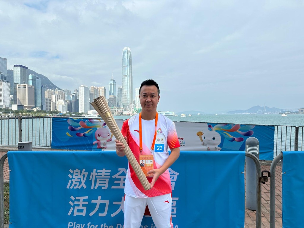 李靜負責帶著火炬搭渡輪過維港。受訪者提供 李靜負責帶著火炬搭渡輪過維港。受訪者提供