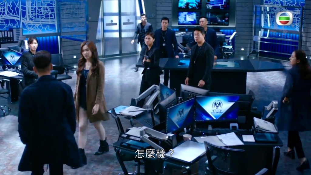 最近赵希洛（左上）有份出演的剧集《隐形战队》热播中，更有网民发现她戏份极少，犹如由演二线角色退回四线角色。