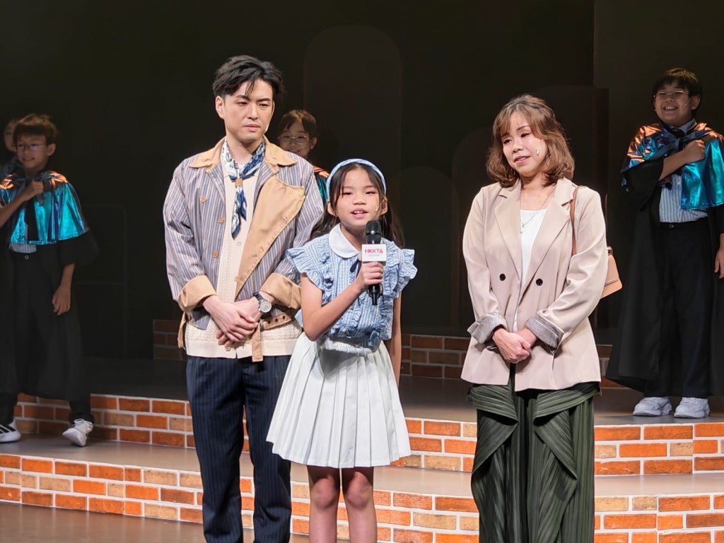 劇中Cris與林兆霞有兒有女，相中為二女「譚樂兒」。