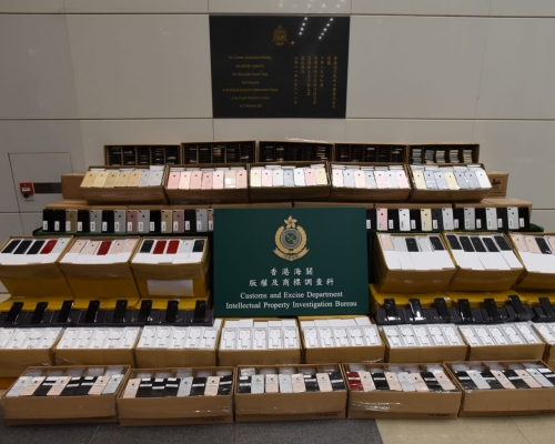 冒牌手機和物件。
