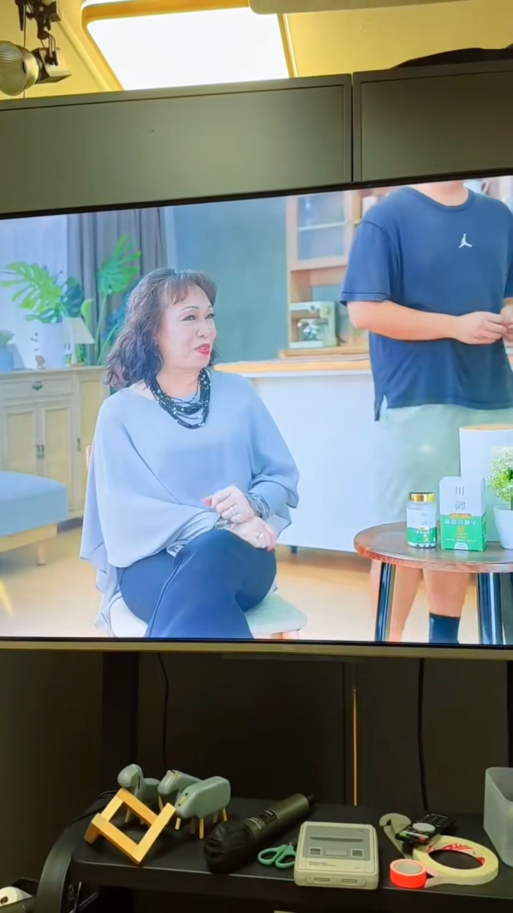 群姐許思敏拍廣告。 群姐許思敏拍廣告。
