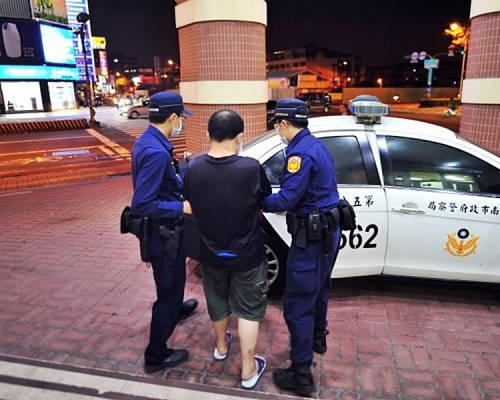 該名男子事後自行到派出所自首,被警方拘捕。網圖