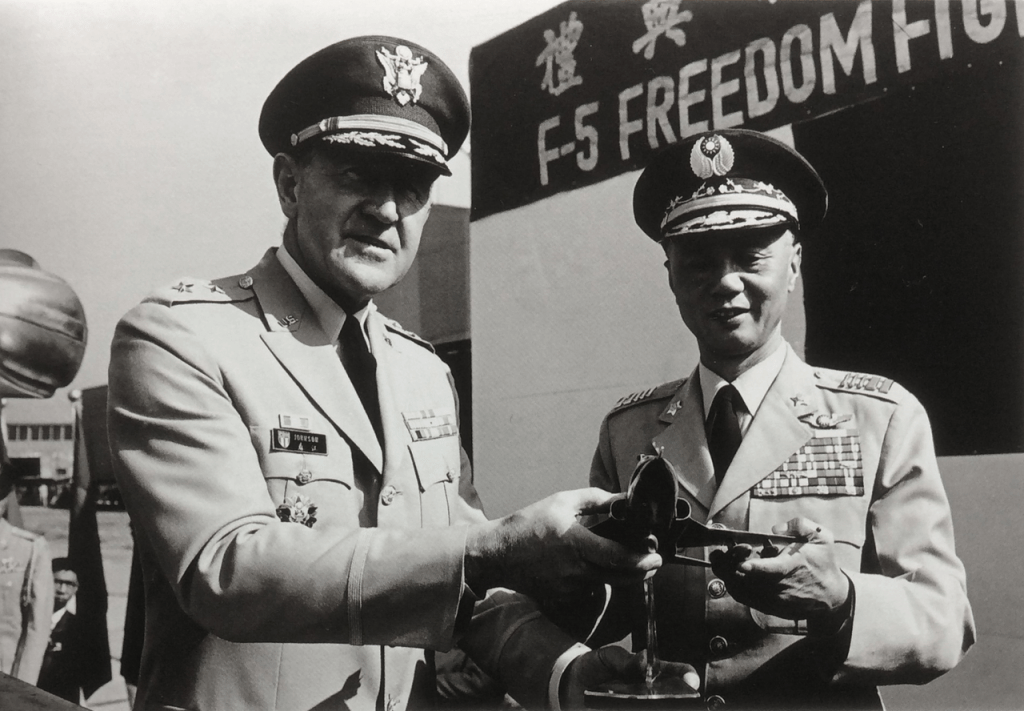 60年代美国将在越南战场退役的部分F-5战机赠送台湾。